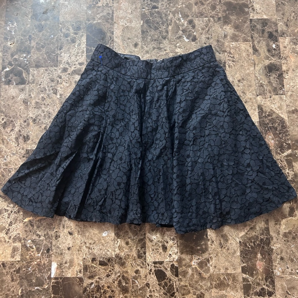 Better B. black lace skirt with pockets 😙